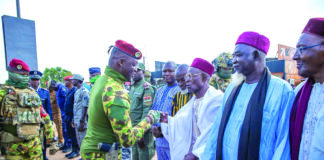 Boromo : une foule en liesse accueille le président du Faso