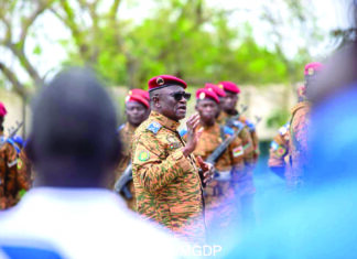 Boromo : le général de division Célestin Simporé, au contact des forces combattantes et des populations