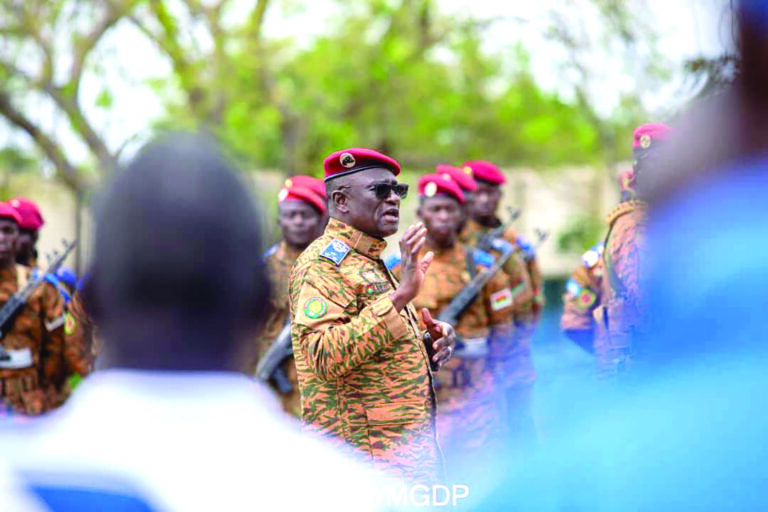 Boromo : le général de division Célestin Simporé, au contact des forces combattantes  et des populations
