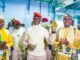 Souveraineté économique : Le Président du Faso inaugure la première raffinerie d’or du Burkina Le Camarade Président du Faso, Chef de l’État tenant le 1er lingot d'or entièrement produit et affiné au Burkina Faso
