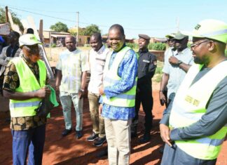 Entretien routier à Saaba : Le ministre de la Construction de la Patrie encourage les équipes mobilisées