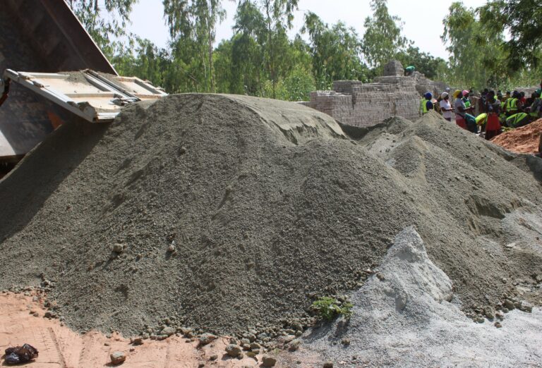 Dédougou : La compagnie STAF donne 32 m3 de granites à Faso Mêbo