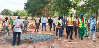 Clôture du lycée Ouezzin Coulibaly : le ministre Moumouni Zoungrana constate l’état d’avancement des travaux