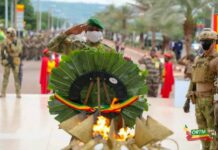 Mali/Dépôt de gerbe de fleurs au Monument de l’indépendance : Le Président Assimi GOÏTA honore la mémoire des Héros de l’indépendance