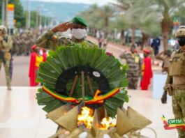 Mali/Dépôt de gerbe de fleurs au Monument de l’indépendance : Le Président Assimi GOÏTA honore la mémoire des Héros de l’indépendance