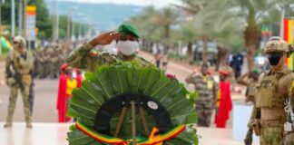 Mali/Dépôt de gerbe de fleurs au Monument de l’indépendance : Le Président Assimi GOÏTA honore la mémoire des Héros de l’indépendance