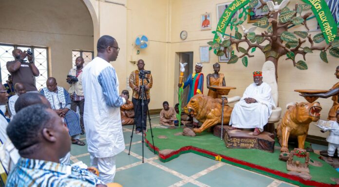 NUIT DE LA RÉVOLUTION PROGRESSISTE POPULAIRE : Le Comité d’organisation sollicite les bénédictions de Sa Majesté le Mogho Naaba Sa Majesté le Mogho Naaba a prodigué des conseils à la délégation pour la réussite de La nuit de la Révolution Progressiste Populaire