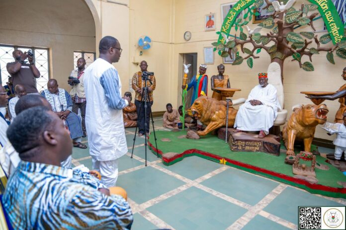 Sa Majesté le Mogho Naaba a prodigué des conseils à la délégation pour la réussite de La nuit de la Révolution Progressiste Populaire