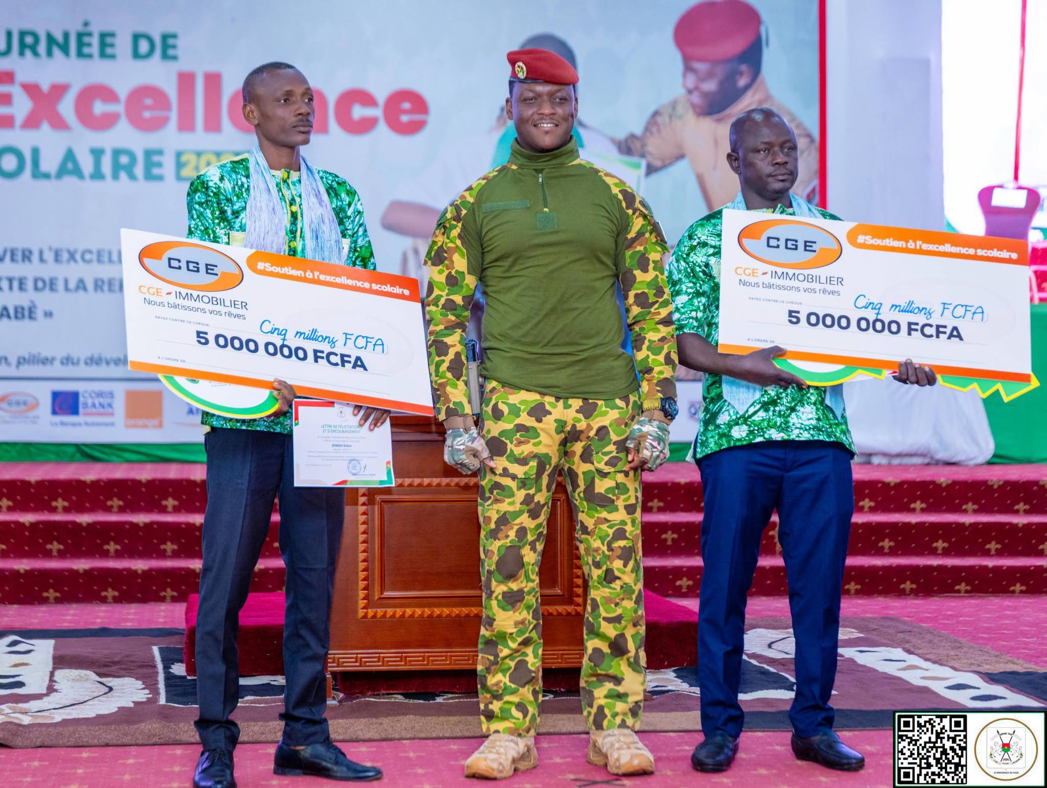 Le Camarade Président du Faso et les deux meilleurs enseignants de l'année scolaire 2026