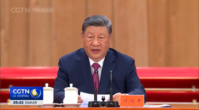 Chine : Xi Jinping prononce un discours lors d’une cérémonie en commémoration du défunt dirigeant Jiang Zemin