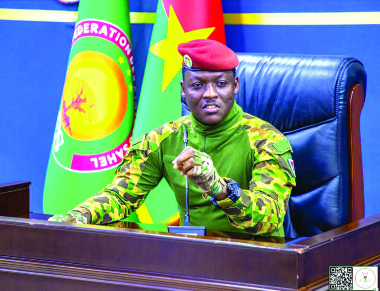 Audience du Président du Faso: le capitaine Ibrahim Traoré confie une mission  aux Etoiles du Faso