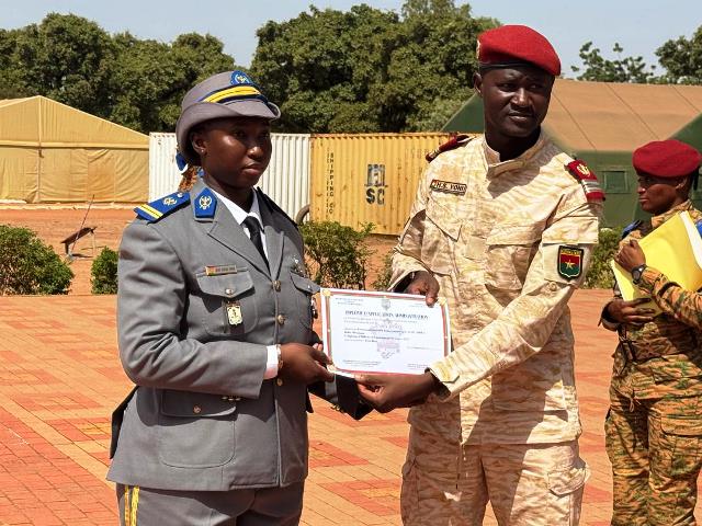 Forces armées nationales : 24 officiers en administration reçoivent leur diplôme