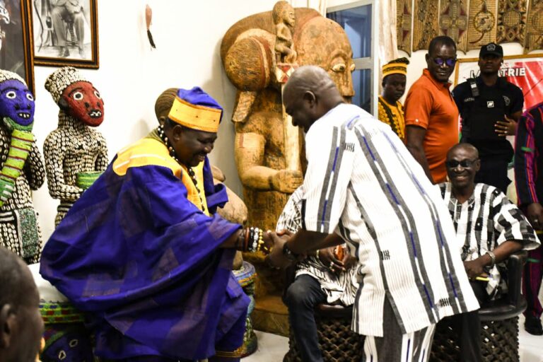 9e Forum national de l’intégration : les Camarades Bassolma BAZIE et Stella Eldine KABRE/KABORE présentent leurs civilités à Sa Majesté Bifaté II ‎ ‎