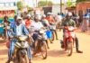 Régions de Bankui et du Sourou : La Police nationale veille au respect strict du port obligatoire du casque en circulation