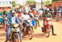 Régions de Bankui et du Sourou : La Police nationale veille au respect strict du port obligatoire du casque en circulation