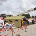 Exposition gouvernementale Le ministre chargé de la guerre, Célestin Simporé échange avec les citoyens