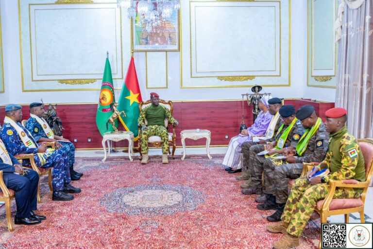 ‎Audience à la présidence du Faso : Les Directeurs généraux des Douanes de la Confédération AES et du Togo rendent compte de leurs travaux au Chef de l’État